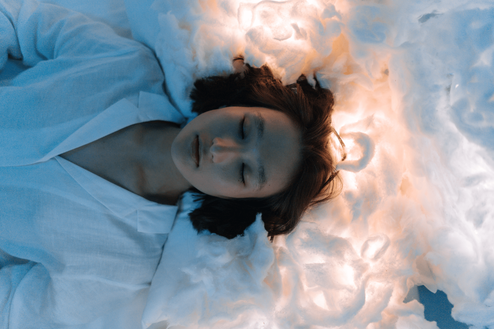 The forward-thinking capacity of the human mind operates in waking and dreaming. Here are clues your dream is precognitive.